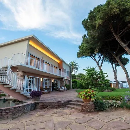 Catalunya Casas Seafront Bliss For 16 People 40km To Barcelona!
